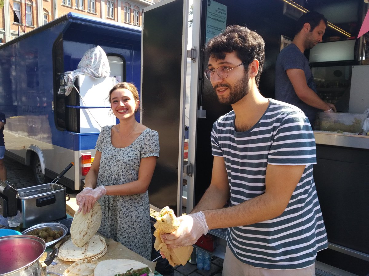 Une pause au meilleur falafel de la braderie <a href="/michel_lille/">Michel Restaurant Lille</a>