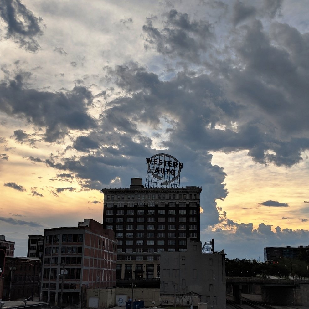 Happy Labor Day Weekend! #westernauto #sunrise #kccrossroads #downtownkc #KCMO #landmarklove