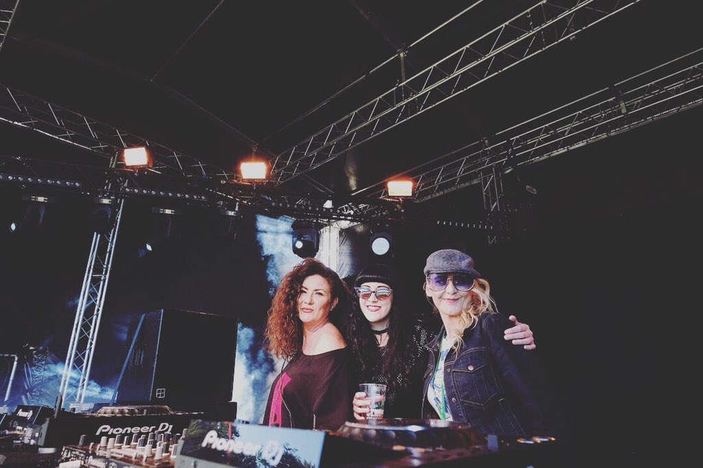 ladiesnrotation's tweet photo. Great fun @MidstockFest August 31st 2018 Thank you everyone #Soul #Funk #Disco #House #LOR #Scotland #DJ #Festival #KatieG #Music #Friday https://t.co/q0iCfB0LKp