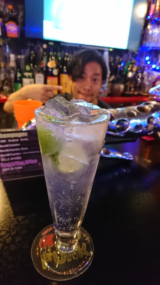 KakuFunky's tweet photo. 須田店長が作るすだちチューハイ。その名も須田チュー😚

徳島県帰りのお土産でーす🙋
#徳島 #すだち #スダチ #すだちチューハイ #ファンク #FUNK #ディスコ #disco #70年代 #80年代 #心斎橋 #周防町 #バー https://t.co/JsuoxQyiNp