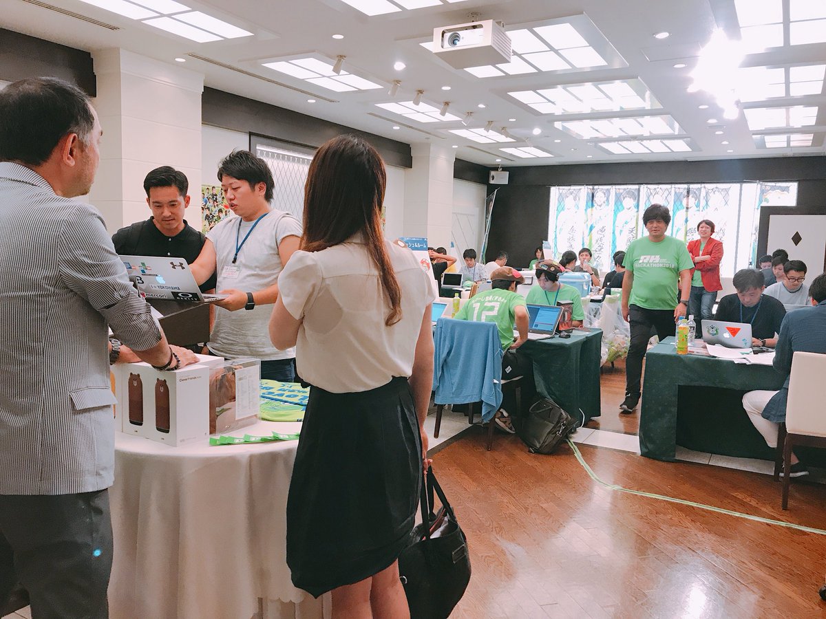 R_B_hackathon's tweet photo. 明日のプレゼン発表に向けて、みなさん検討を継続💻スタッフ一同応援しております…！#RIZAPTHON #ベルマーレ #RIZAP #ハッカソン https://t.co/wb288I6n04