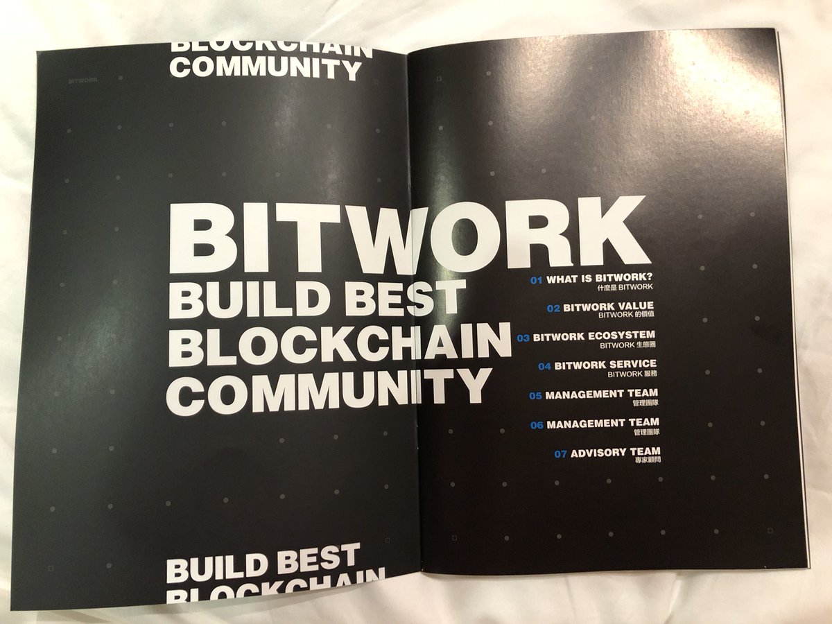 muromachi_xtn's tweet image. 実は土日休みなので途方に暮れていたところ、代表のレイモンドさんが日本人が来たと知るや否や駆け付けてくれました。『日本が世界だと思っている』と言っていましたが、その相手の僕は終始翻訳機を使っていました…😒

帰り際にはパンフレットやグッズをたくさん頂きました！自慢！
#BITWORK #香港