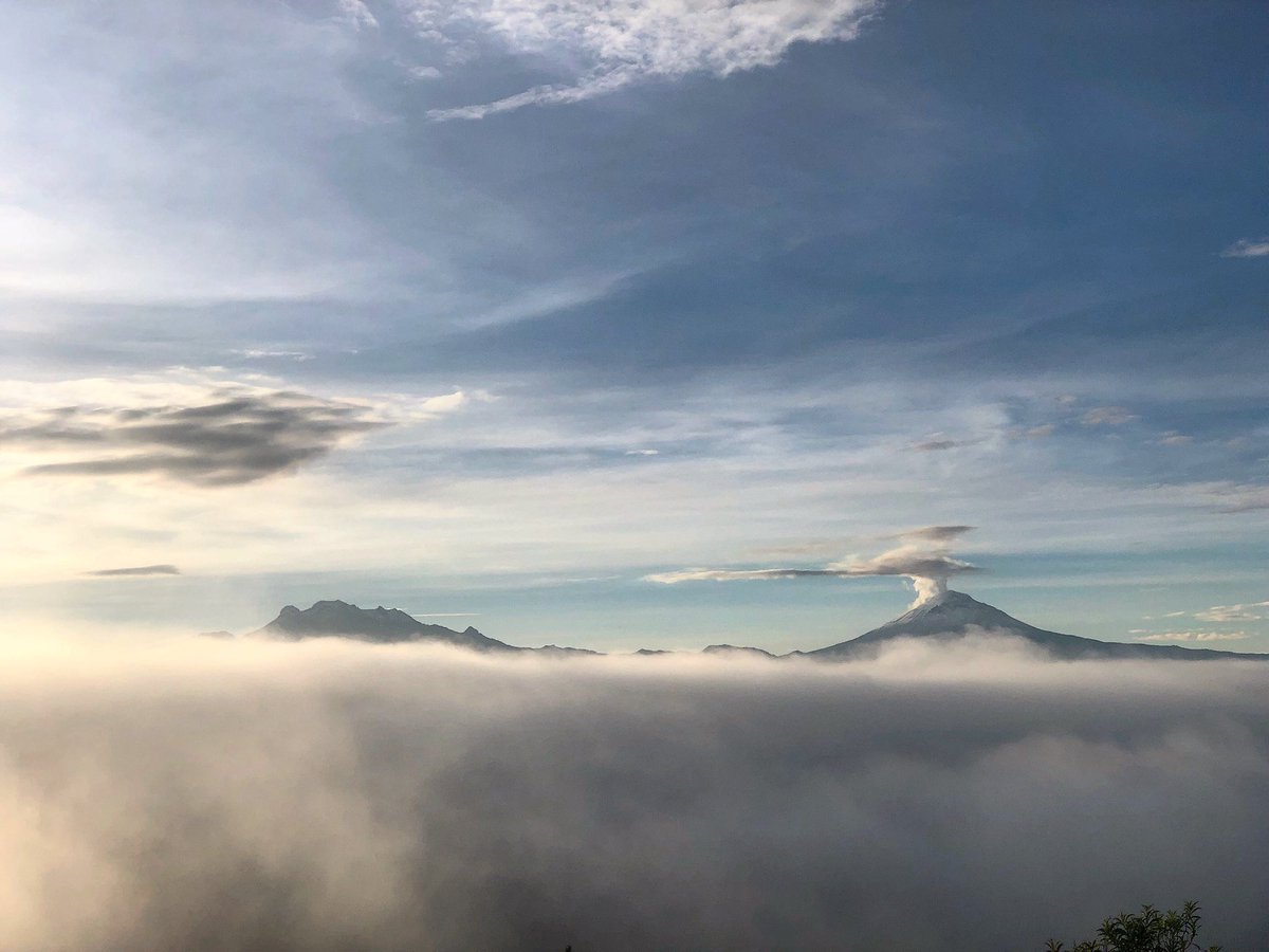 Santiago_Arau's tweet photo. Vista del amanecer desde Tláhuac. https://t.co/7wWRzlPDxG