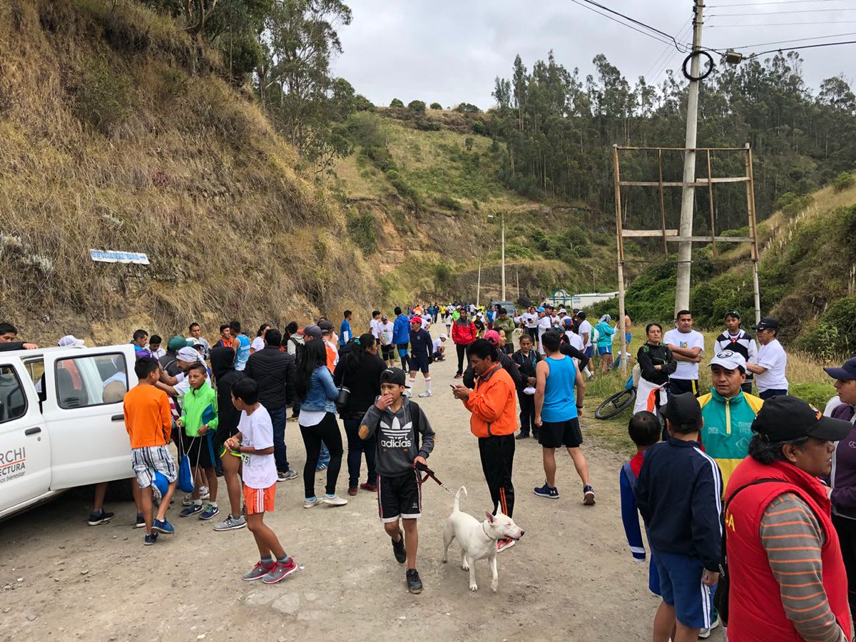 CarchiPrefectur's tweet photo. Gran entusiasmo se vive previo al arranque de la carrera atlética recreativa #EcoParque 9K.
#CarchiPrefectura #ConstruimosBienestar https://t.co/sFhWmkqK7m