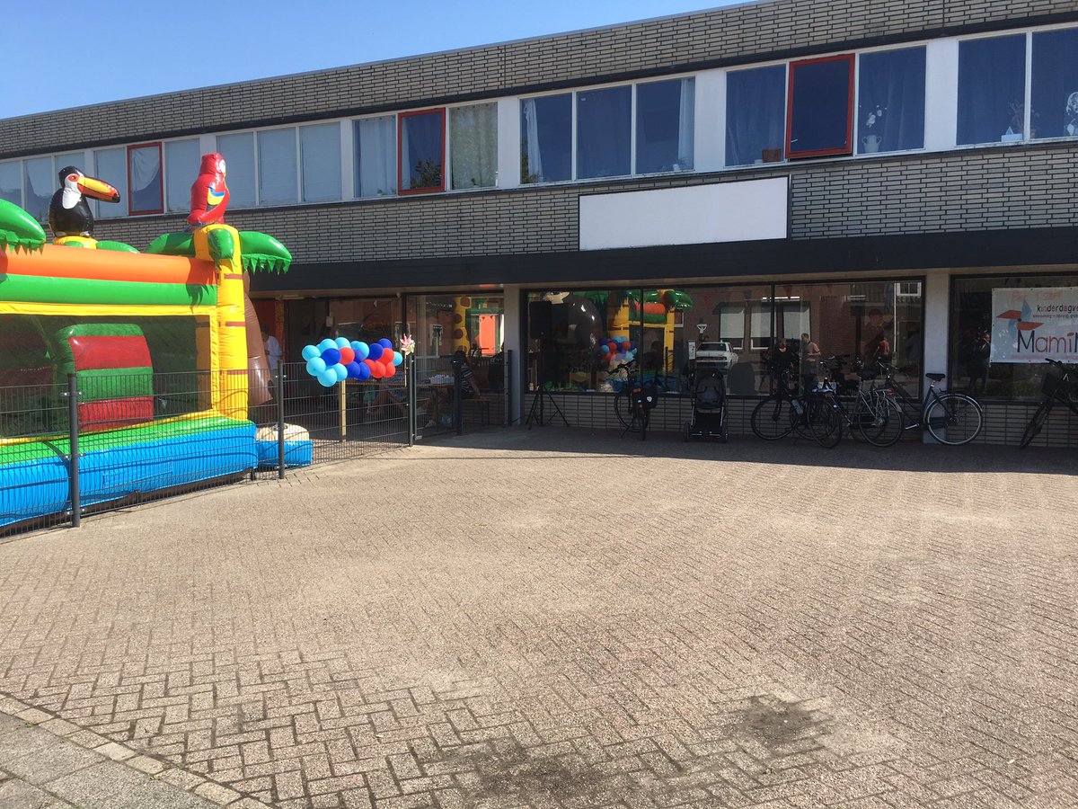 HaraldBouman's tweet photo. Kinderopvang #maminet in #uithuizermeeden heeft een nieuwe plek gevonden aan de Hoofdstraat. Prachtige lokatie waar Nettie Ravensbergen haar levenswerk kan laten groeien en verder bloeien. Ik mocht van haar en Piet de opening doen. Heel veel succes! https://t.co/3bI1FZGJMX
