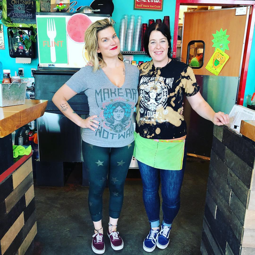 FlintFarmMarket's tweet image. "The day the two Stef(ph)s dressed the same" - @hotcups_llc. We love funny coincidences and seeing the vendors have fun together! Have a great Saturday and a safe Labor Day Weekend everyone 😎

Photo: @hotcups_llc (Instagram)

#Coincidence #SameName #Flint #SmallBusinesses