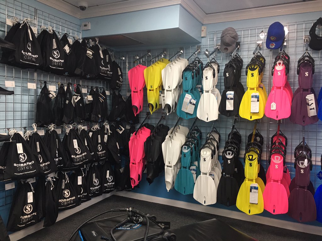 Scubapro's tweet photo. Dive in color @jupiterdive https://t.co/r2nIWbNr7o