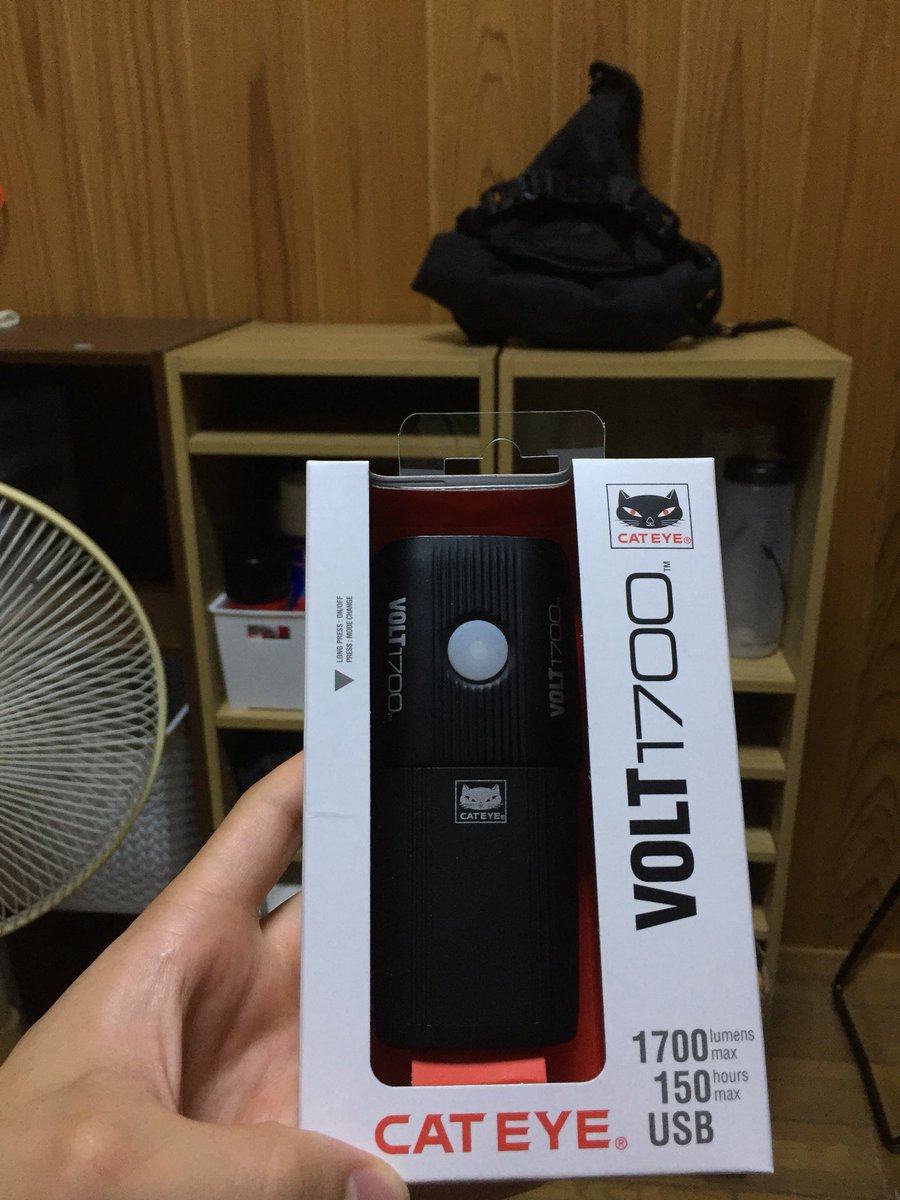 hide_charikozou's tweet photo. ついに届いた!
これで夜のライドも安心度高まった!
ほぼ外国語だけど日本語もあるから
親戚でわかりやすいですなぁ
#キャットアイ
#volt1700
#ナイトライド
#ロードバイク好きと繋がりたい
#ロードバイク https://t.co/fBKZYHy7L3