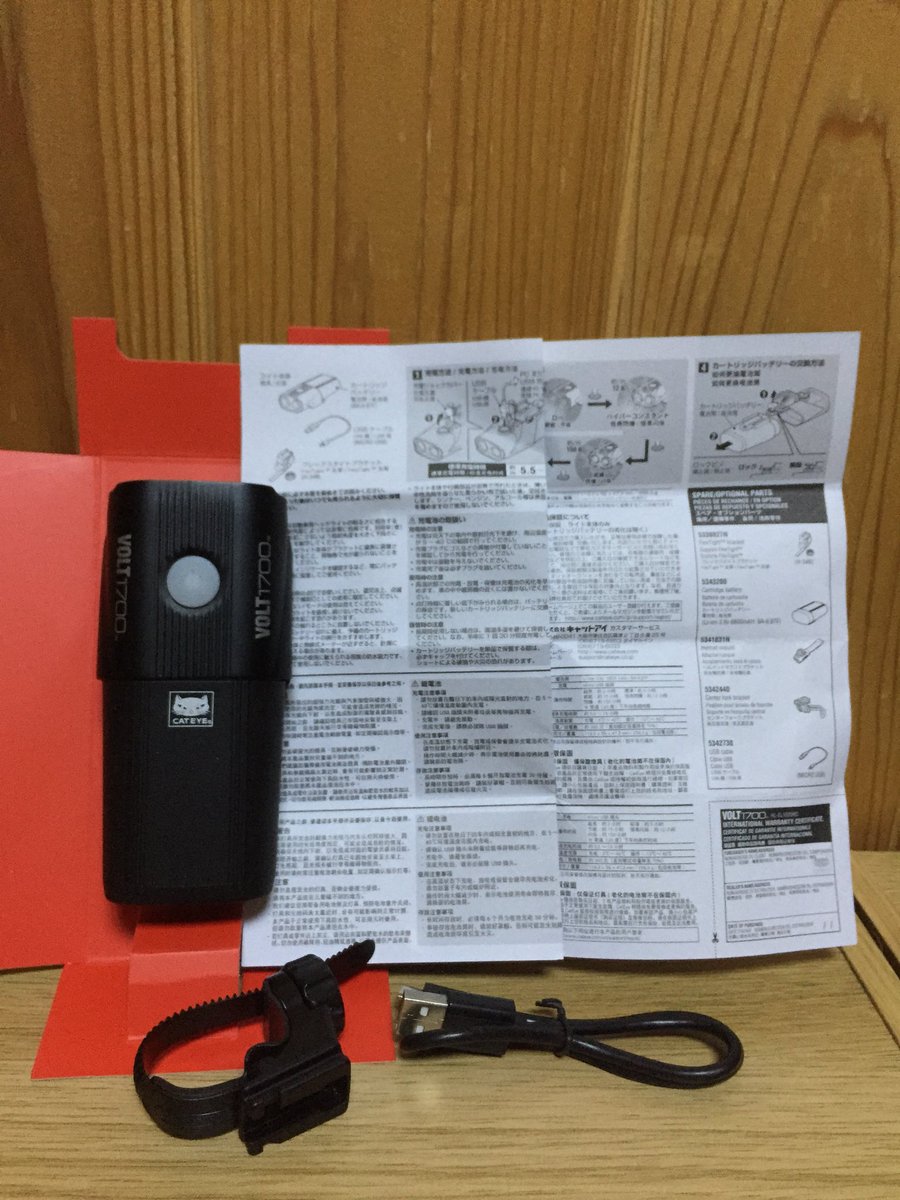 hide_charikozou's tweet photo. ついに届いた!
これで夜のライドも安心度高まった!
ほぼ外国語だけど日本語もあるから
親戚でわかりやすいですなぁ
#キャットアイ
#volt1700
#ナイトライド
#ロードバイク好きと繋がりたい
#ロードバイク https://t.co/fBKZYHy7L3