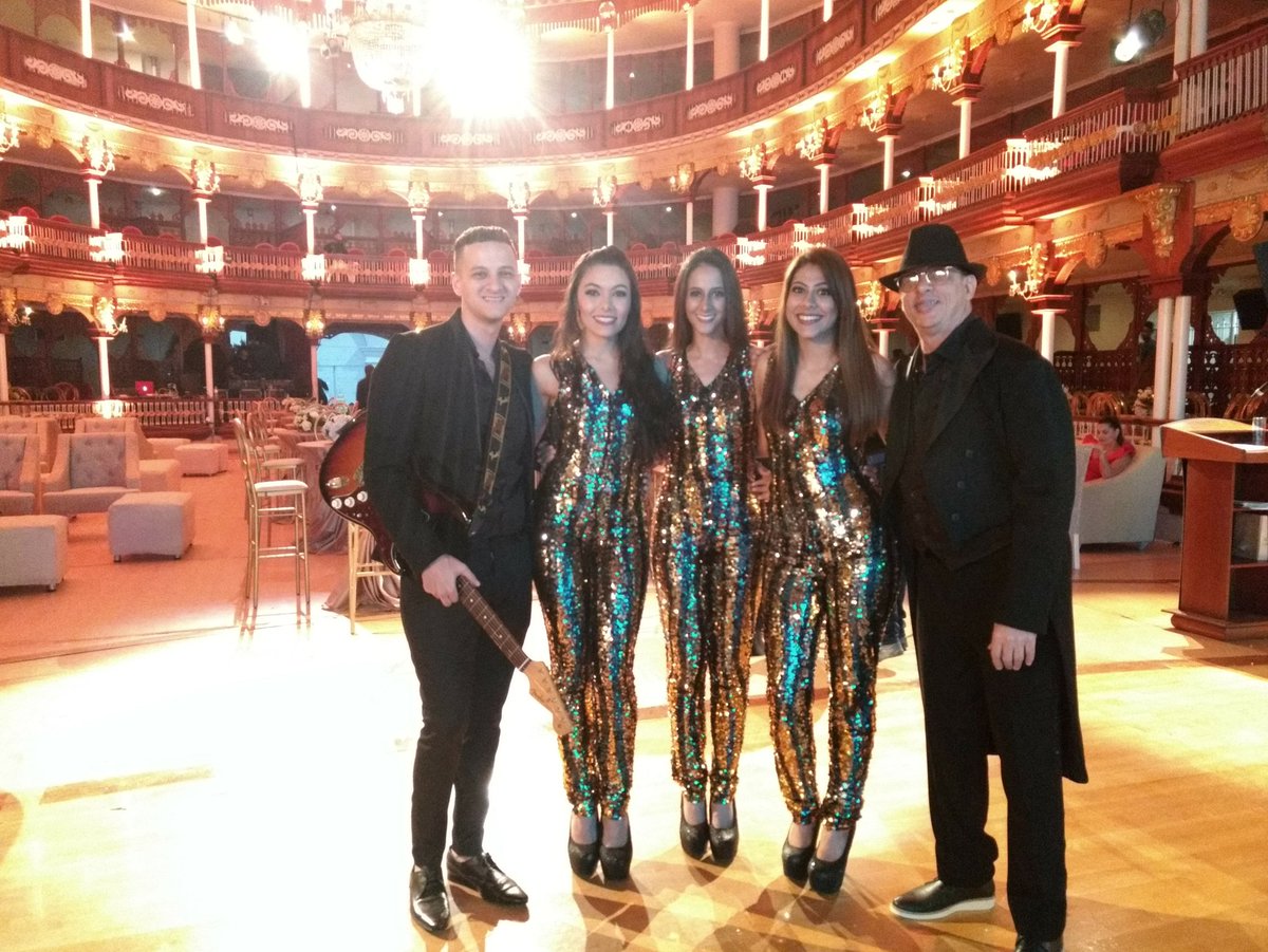 Desde el Lugar mas Hermoso de la Ciudad de Cartagena de Indias...Teatro Heredia!! Invitados por Adriana Santos Eventos!! 50 años de SURTIGAS! - 31-08-18.