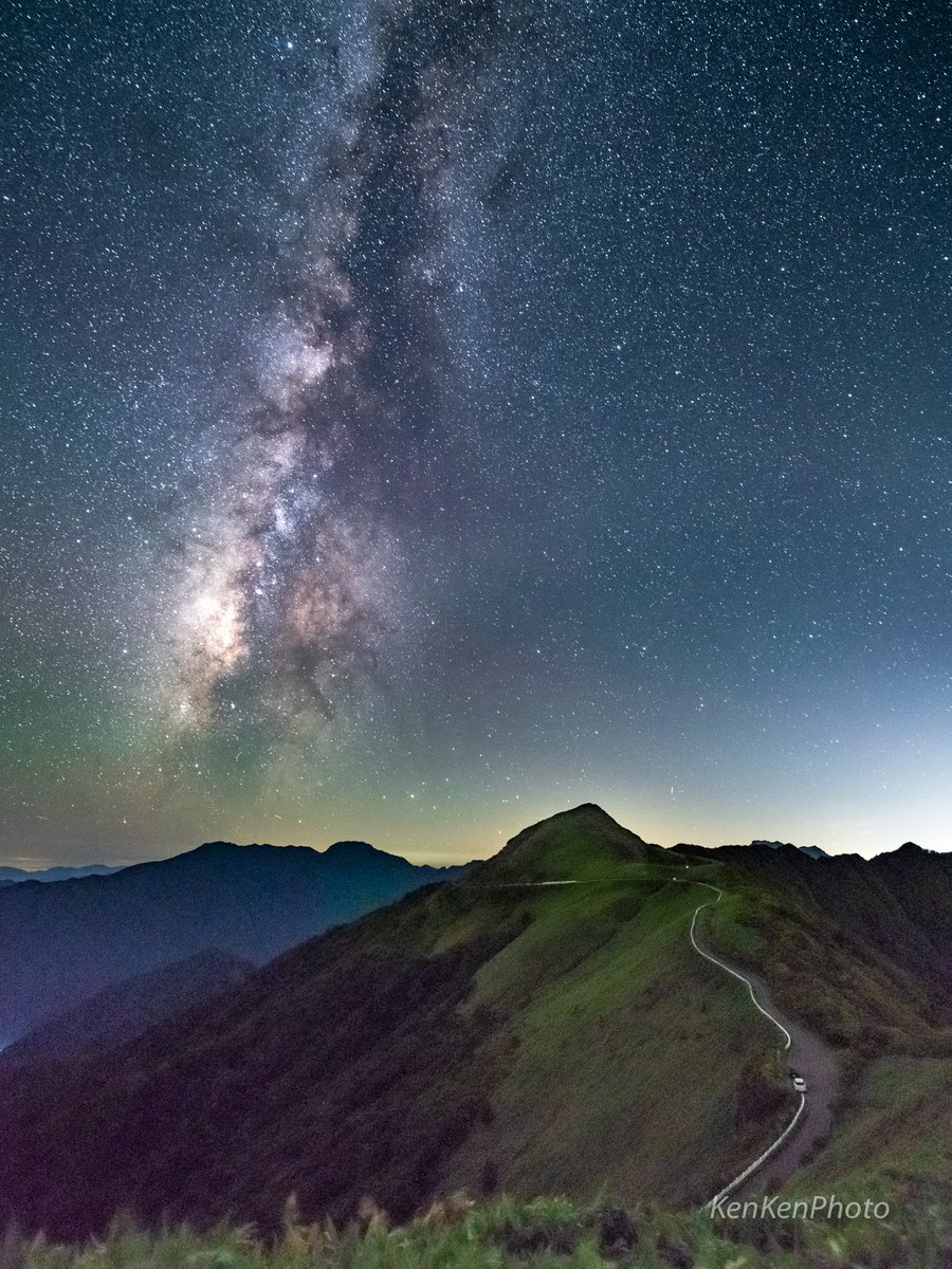 KenKenPhoto's tweet photo. #自分史上最高の夜空を貼る

ぜんぶ四国です！
1. 四国カルスト
2. 愛媛県内子町
3. 四国カルスト
4. 高知県いの町UFOライン
※縦写真もあるのでぜひタップして見てください！
ぜんぶ１枚撮りです。
（まだ１枚撮りしかできないだけです。。。）

#ふぉと #PASHADELIK #東京カメラ部 https://t.co/NPTnM7zuJ0