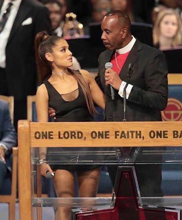 DON'T PROTECT PREDATORS!! Oldest trick in the book My pedophile grandfather used this at my grandmother's funeral while taking a photo right after I tried to quickly kiss him goodbye and he stuck his tongue down my throat #RespectAriana #protectthevictims  #believewhatyousee