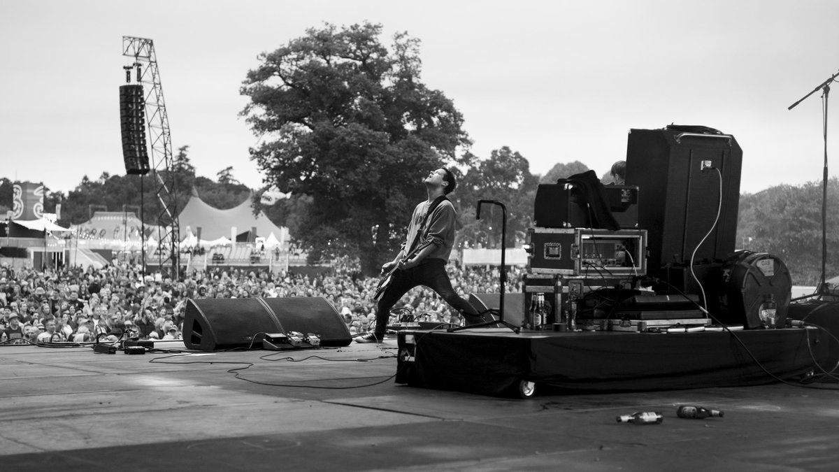 Mark_Hylands's tweet photo. Awesome day at @electricpicnic  and checking out some @ashofficial with @brandnewfriendz @TimWheeler1977 #ash #brandnewfriend #electricpicnic2018 #leica @leica_camera #mainstage @CHVRCHES @kendricklamar @WalkingOnCars #soldout https://t.co/NsSPJrF3Dt