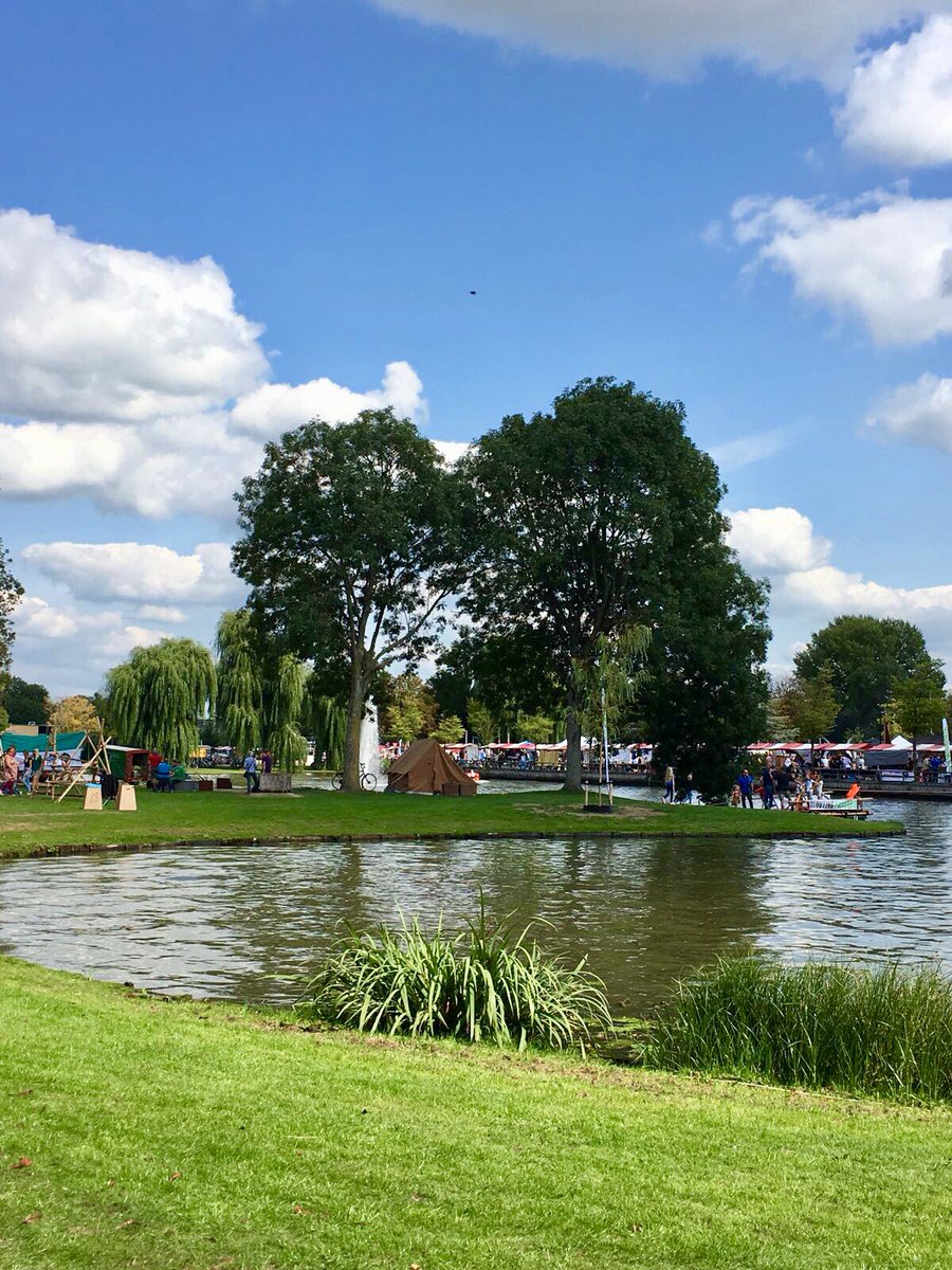 gemeentehia's tweet photo. Wat een #prachtdag! Genieten jullie ook zo van #zpd18? Wat vinden jullie het #leukst, #mooist of #interessantst? Fijne dag!
#zomerparkdag #feest #festival #dorpsfeest #water #groen #gezellig #hendrikidoambacht #hiambacht #tambacht https://t.co/Z0lYdZUBag