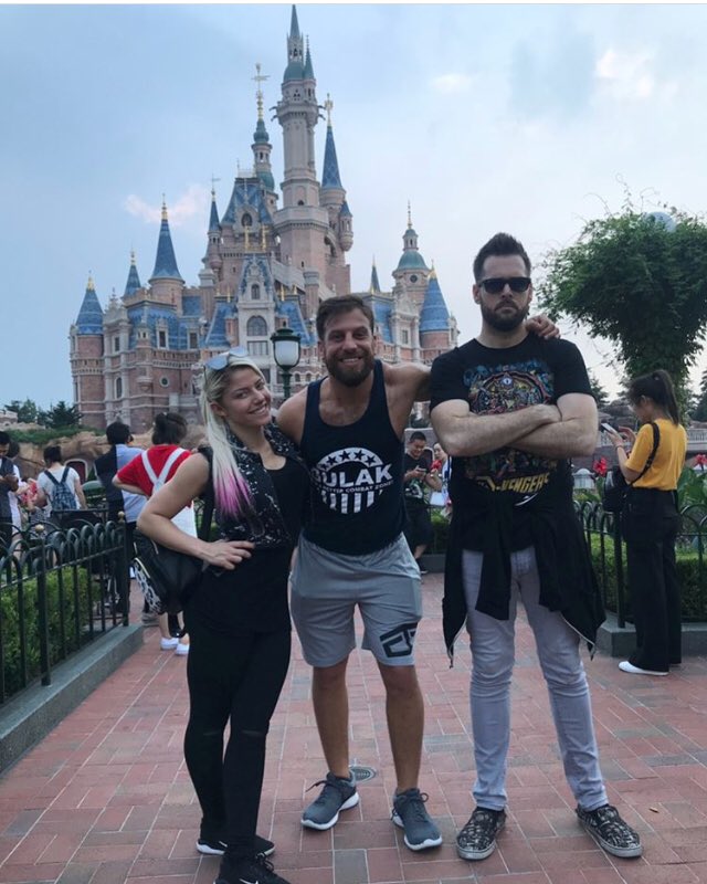 KingOcho3K's tweet photo. When you’re planning to have #TableFor2 with your crush but your friend ruins it.
😂😂
@WWE @AlexaBliss_WWE @MikeRomeWWE @DrewGulak @Disneyland #WWEShanghai https://t.co/cYFoIngMMU