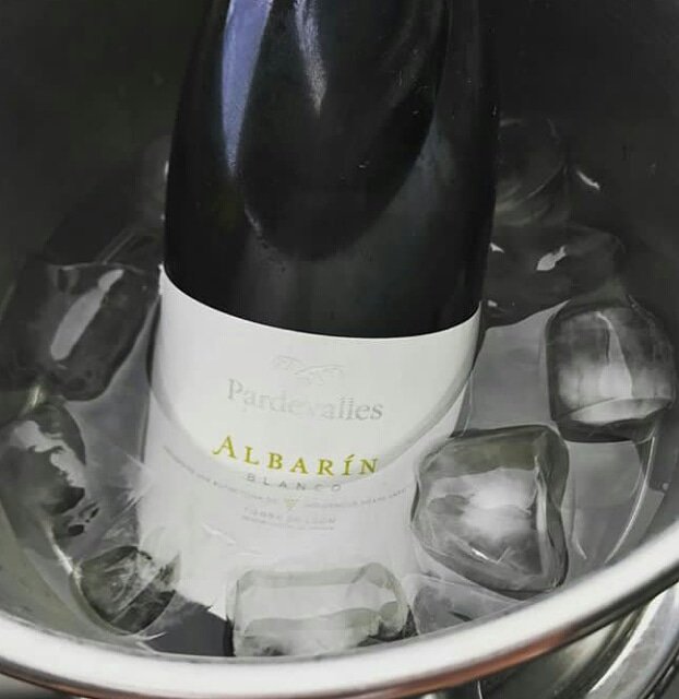 Pardevalles's tweet photo. #Pardevalles #albarin en #Ibiza #Spain #Turismo #travel #prietopicudo #dotierradeleon #foodie #wine #winelovers #ProductosDeLeon #LeonCapitalGastro18 #leonmanjardereyes https://t.co/UPyxeSgvFJ