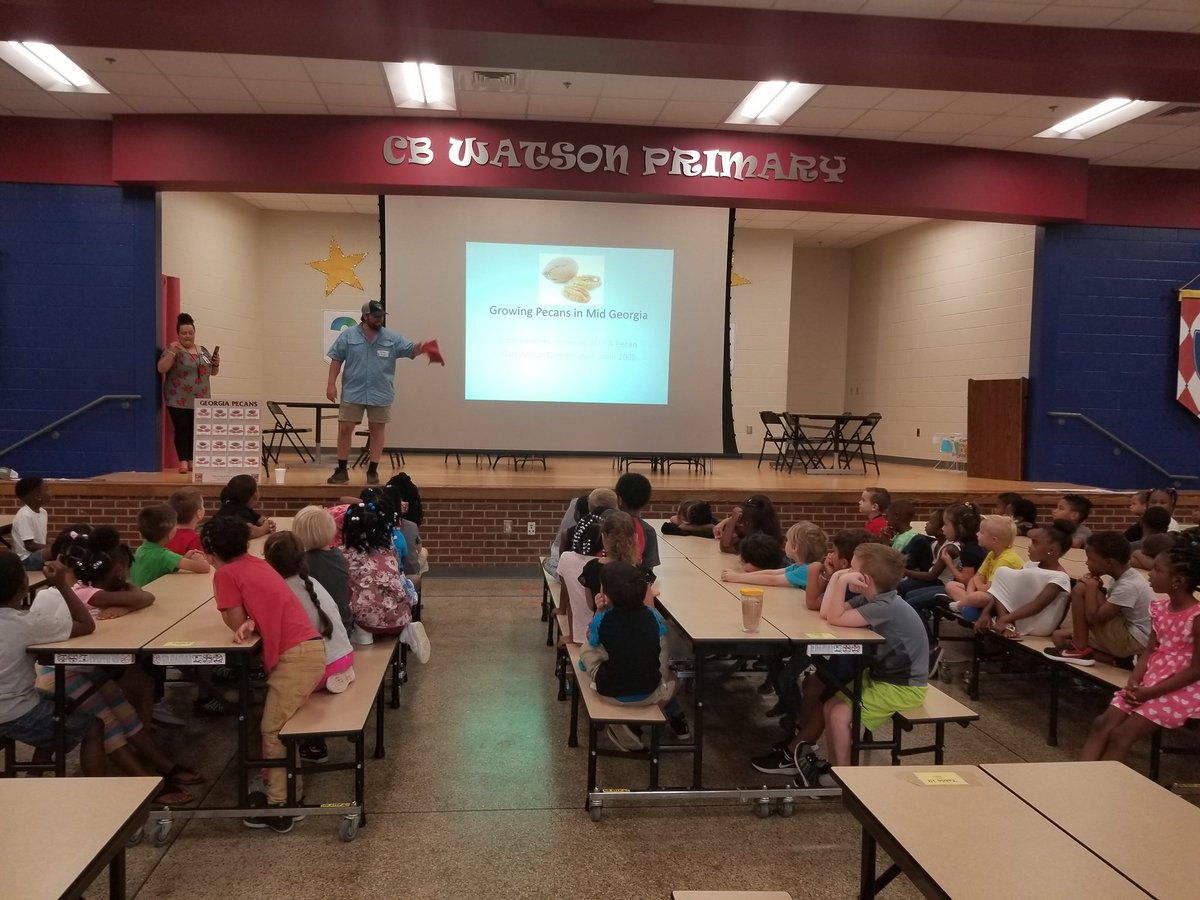 tippsmadison's tweet photo. 1st GradeAgriculture Lesson: The Pecan Famer @61WatsonWarrior https://t.co/rYZ7fk7LEh