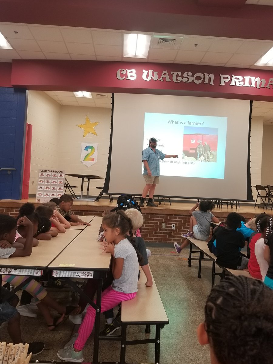 tippsmadison's tweet photo. 1st GradeAgriculture Lesson: The Pecan Famer @61WatsonWarrior https://t.co/rYZ7fk7LEh
