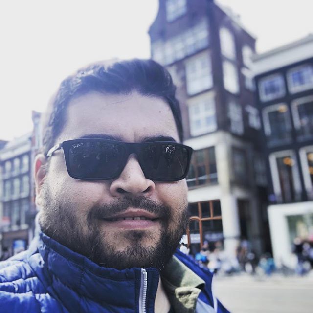 omerserdaroglu's tweet photo. Amsterdam flu, ben netim... 😎😂😂#amsterdam #holland #portre #saturday #timeout #damsquareamsterdam https://t.co/t53b8wFnny https://t.co/5jEkO7HqOD