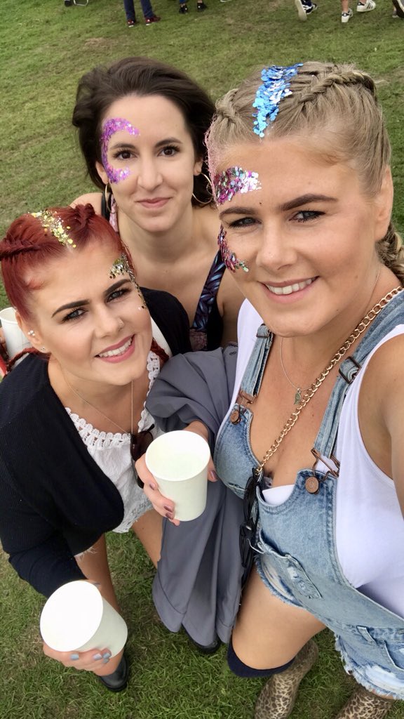 EmSnape's tweet photo. Fusion fest with my gals 🎉🎪✨ @capliverpool #fusioncapital https://t.co/4sz0GOGCSP