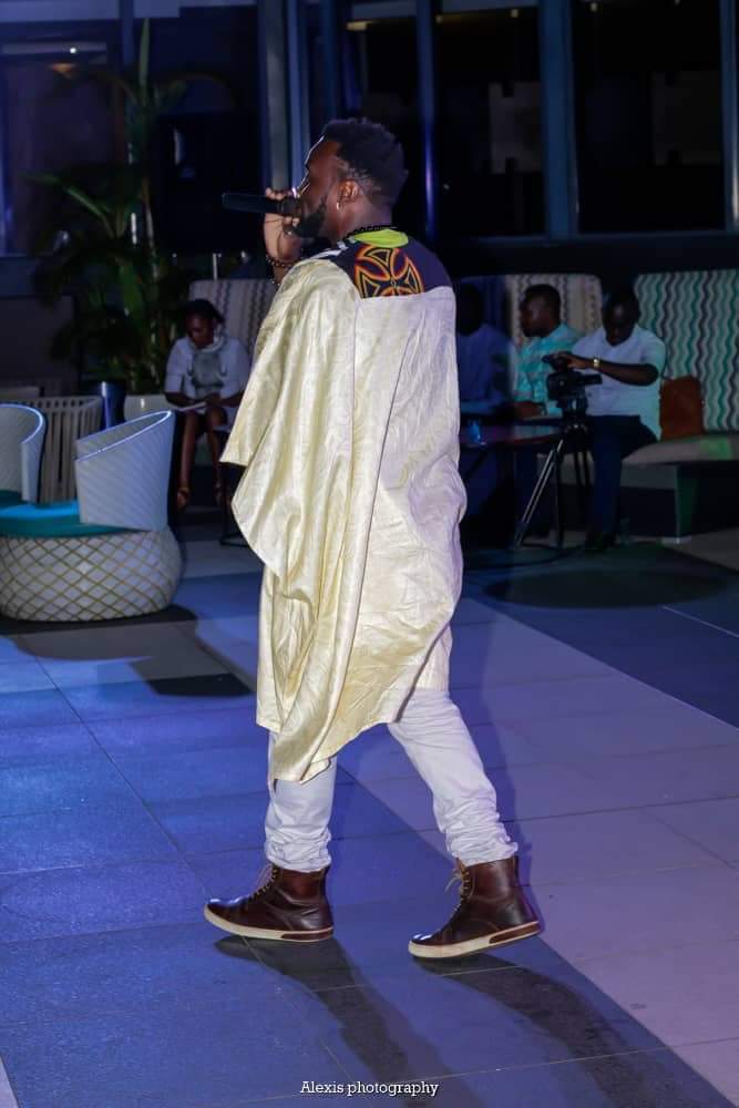 Ma prestation en images du WAI FASHION SHOW Part 2 au Radisson Blue.
