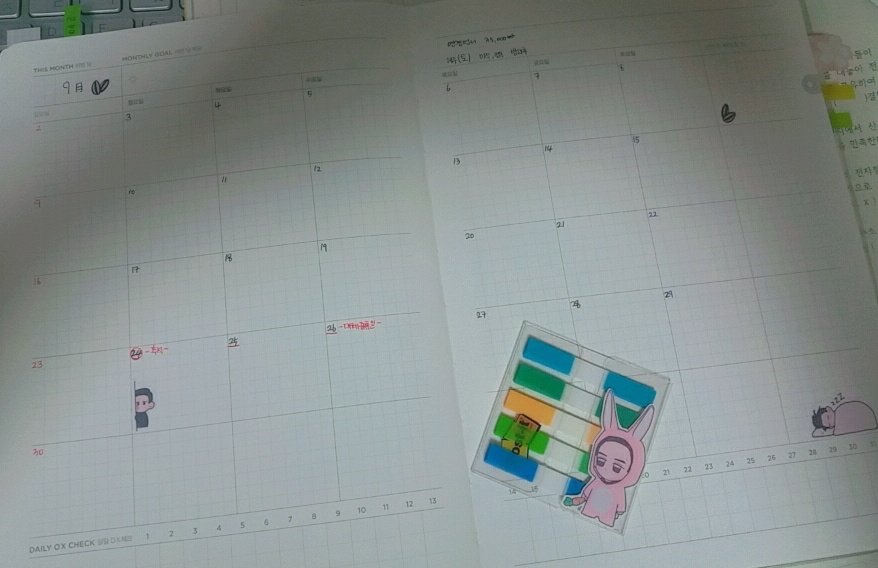 libeta_WithGod's tweet photo. 스티커 개귀엽���... 열씸히 잘랐어...
흑흑 나중에 더 붙어야지ㅠㅠㅠ 많이 붙이려고 두세트나 샀오 https://t.co/Rn0uHUnzFD