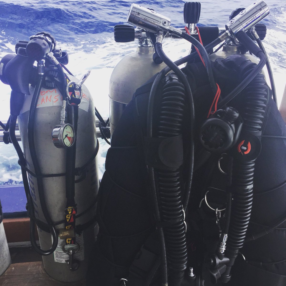 Domma_B's tweet photo. Rig set up for extended range nitrox and decompression procedures course with @BlueLabelDiving. Great course! @DiveHollis #technicaldiving #decompressiondiving https://t.co/OLnxJWumRh