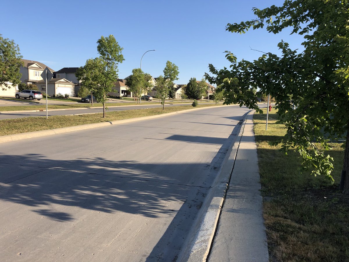 carlaguerrera's tweet image. Are you a #curb or a #sidewalk? Make a decision. You can’t be both!! #engineeringfail #urbanplanning #suburbanfail #failureofsuburbs #pedestrianfail #urbanismfail #winnipeg #notjustwinnipeg