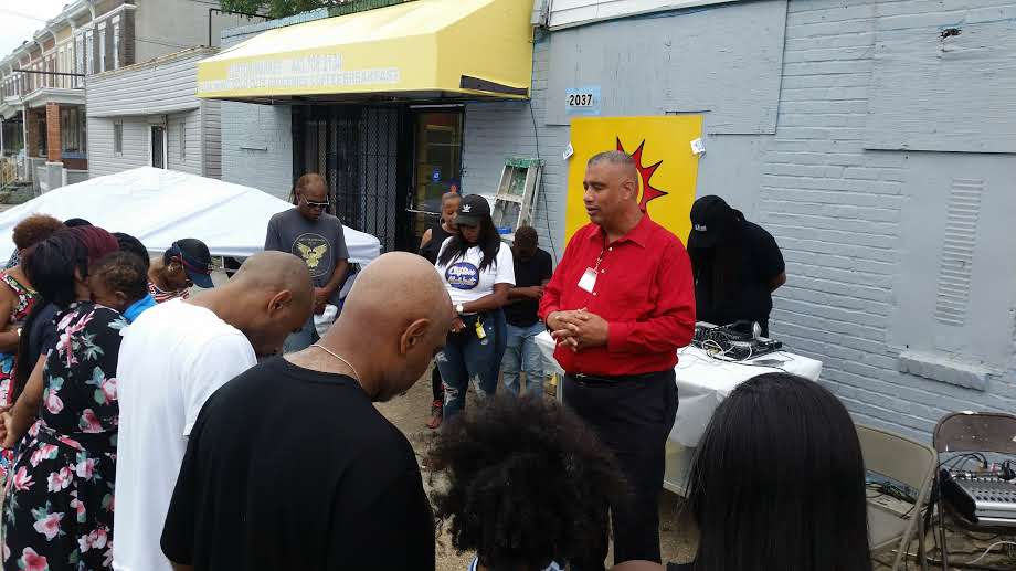 BaltimoreDPW's tweet photo. Honored to join a moment of blessing today for the new Clifton Market, on Washington St. across the street from Clifton Park Pool. Owner Rasheid Boykin and his uncle have grand plans for creating a community anchor. #BuildBaltimore
@MayorPugh50 @RecNParks https://t.co/dfCHrk2af5