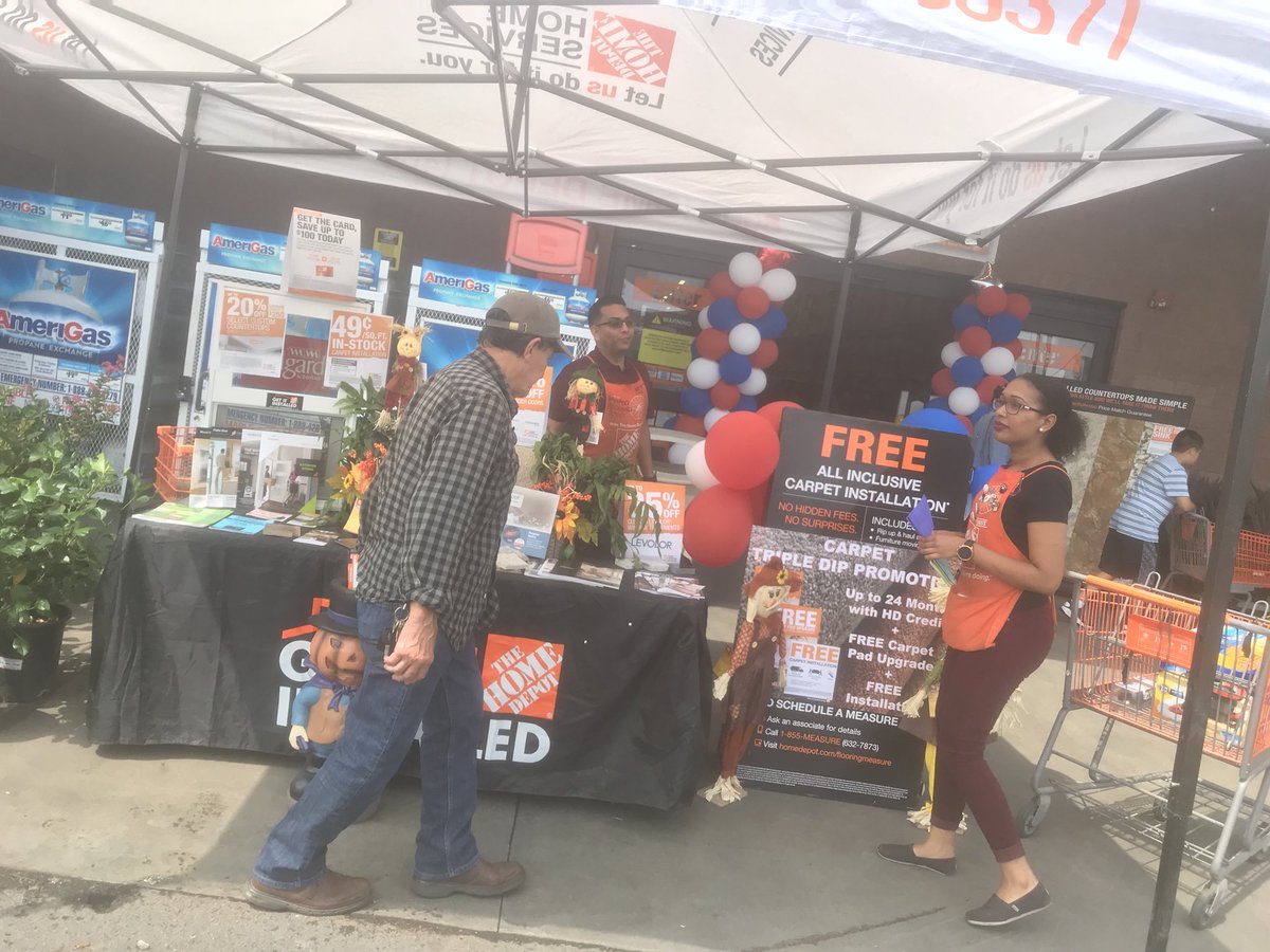 welcher_shayna's tweet image. Driving Leads inside and Out the store ! #Leads #AssociateInvolvement #TeamSickenger #SpeacialtySeason !