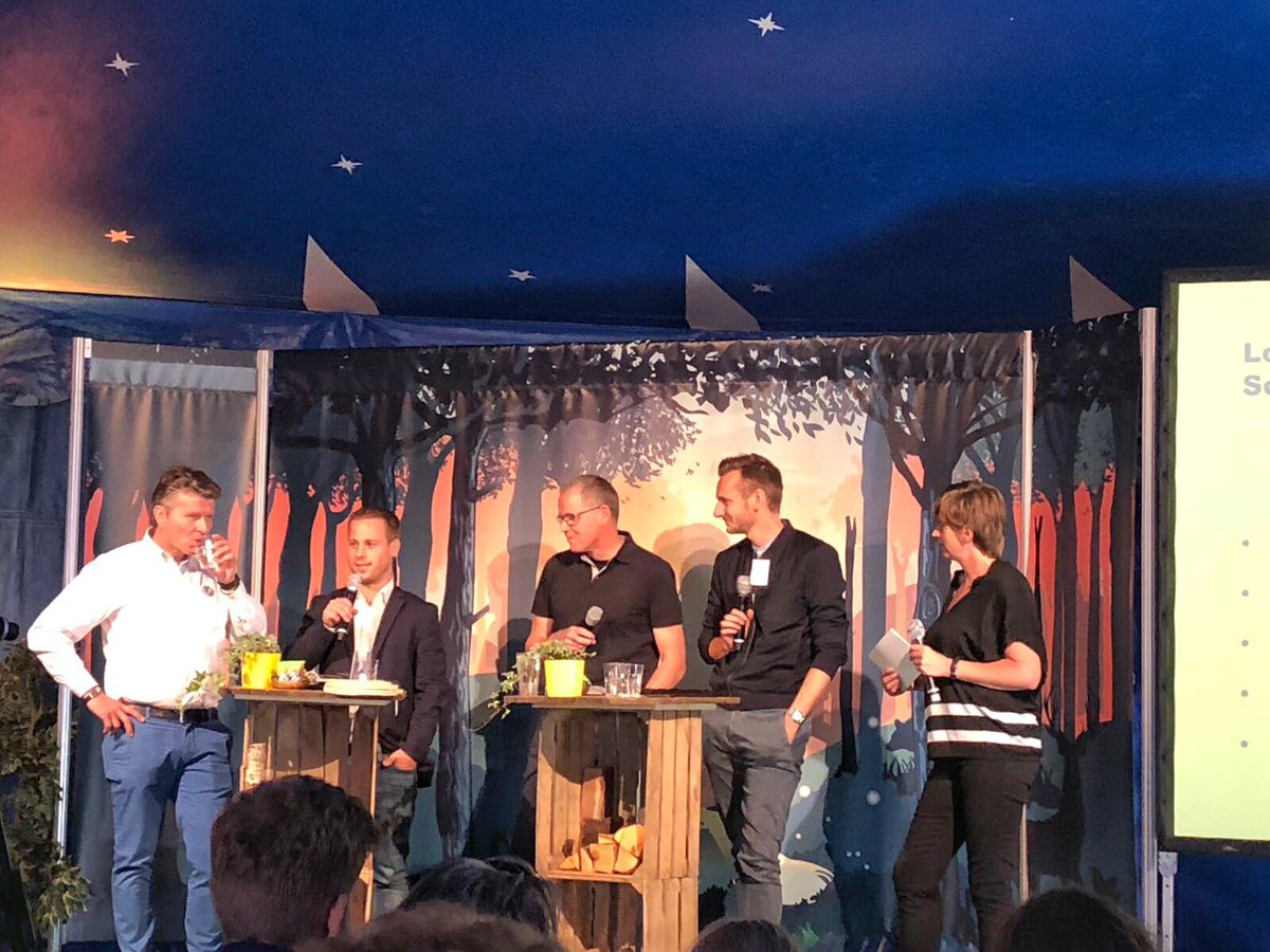 ydillinger's tweet photo. „Wir brauchen Schützenfeste, weil wir jeden Ort des Dialogs brauchen“: Hat Spaß gemacht mit @Nicsnutz, @zorri, @benjamin_piel &amp; @wok44388 beim #Campfire2018 von @correctiv_org &amp; @rponline. https://t.co/84Yd4qVFNF [Talk als 📹] https://t.co/ECDPf26Svm