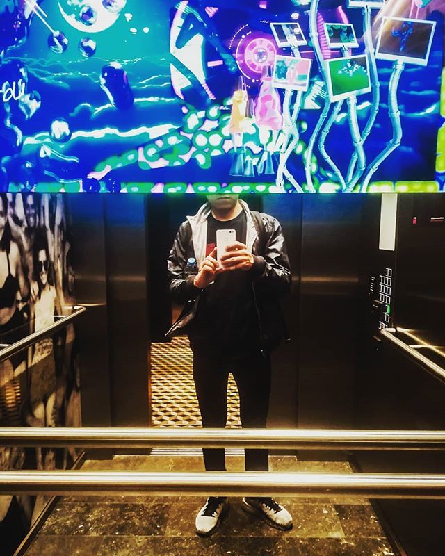 AngeloDiHoffman's tweet photo. Les soirs... 🌌 #mobilephotography #Paris #colors #Saturday #l'été #september #helloworld #PicOfDay #Me
(l'ascenseur bleu). https://t.co/QcPqBLZxrZ https://t.co/R2yroCEyJd