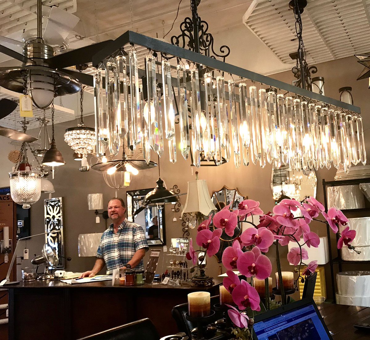 We are ready to help you with all of your lighting and home decoration needs! 😃💡
We sell everything from chandeliers and ceiling fans to lamps - we also  offer lighting installation and lamp repair services... be sure to  check us out! 😃#JewelryForYourHome #HomeDecor