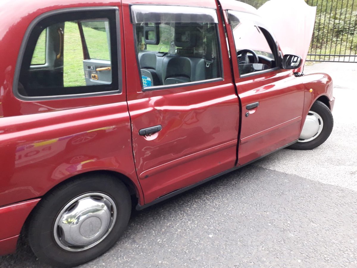 lcc_licensing's tweet image. Hackney vehicle suspended due to damage and numerous faults - taken away on low loader