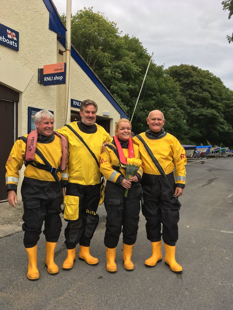 ArtisticTinker's tweet photo. #worcesterfacepainter #Tinkerarmy @RNLI £8000 #angelmum #thisoneisformymum https://t.co/FWd5RvfvZB