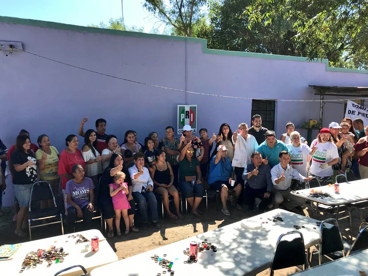 PRIPNegras's tweet photo. Con la presencia del presidente del Comité Municipal del #PRI @raulvela_e y junto a la diputada @PelanchaC damos inicio a la #PRIgada en la colonia Morelos de #PiedrasNegras #unidossomosmasfuertes continuamos trabajando para ti. https://t.co/hQ1Kci8BOK