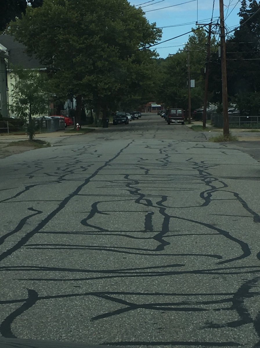 beaconSt02143's tweet photo. Just saw some Jackson Pollock in #watertown, wouldn't mind if you got me some too @SomervilleCity ;) https://t.co/fBcfokdvLg