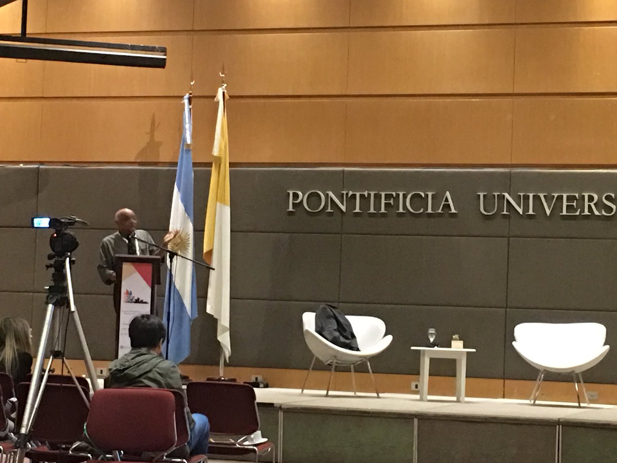 hartsteel1810's tweet photo. Ravi Kanbur arguing small towns and cities have a key, perhaps dominant, role in poverty reduction in terms of rural-urban migration @CapabilityApp #HDCA2018 https://t.co/KOk2FitK8P