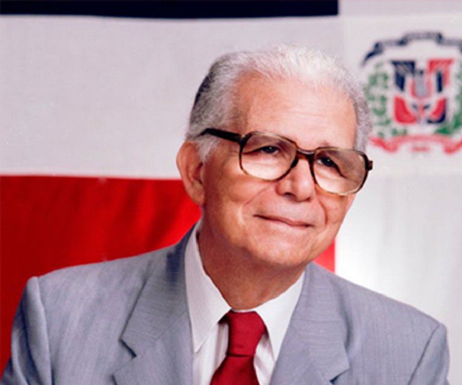 QuiqueAntun's tweet photo. Un día como hoy en 1906, nace uno de los Dominicanos más ilustres y patriotas que haya conocido nuestra historia, Joaquín Balaguer. Criticado por algunos, admirado y querido por la inmensa mayoría de los dominicanos, Balaguer fue el padre de la reforma agraria y de las presas. https://t.co/ro5ZOwDuVG