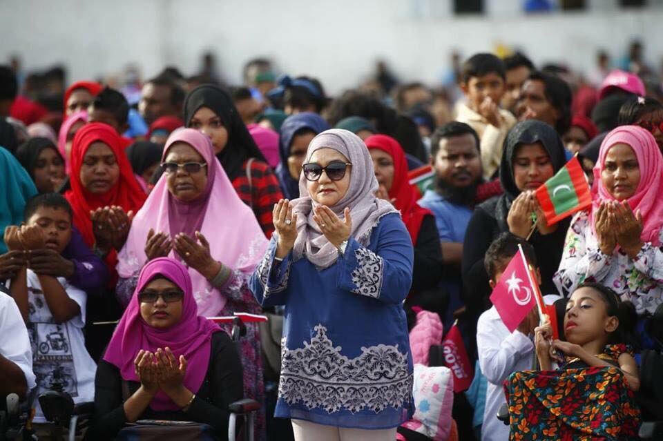 reekhan999's tweet photo. Mihaathamah raajjeyge enme Gina bayaku eh thanakah jamaavi thaareekhee dhuvas. ❤️👌🙏”
#CinaMaleBridge #YaanuSpeed | #VOTE1✅” https://t.co/Xqm70Ztsxz