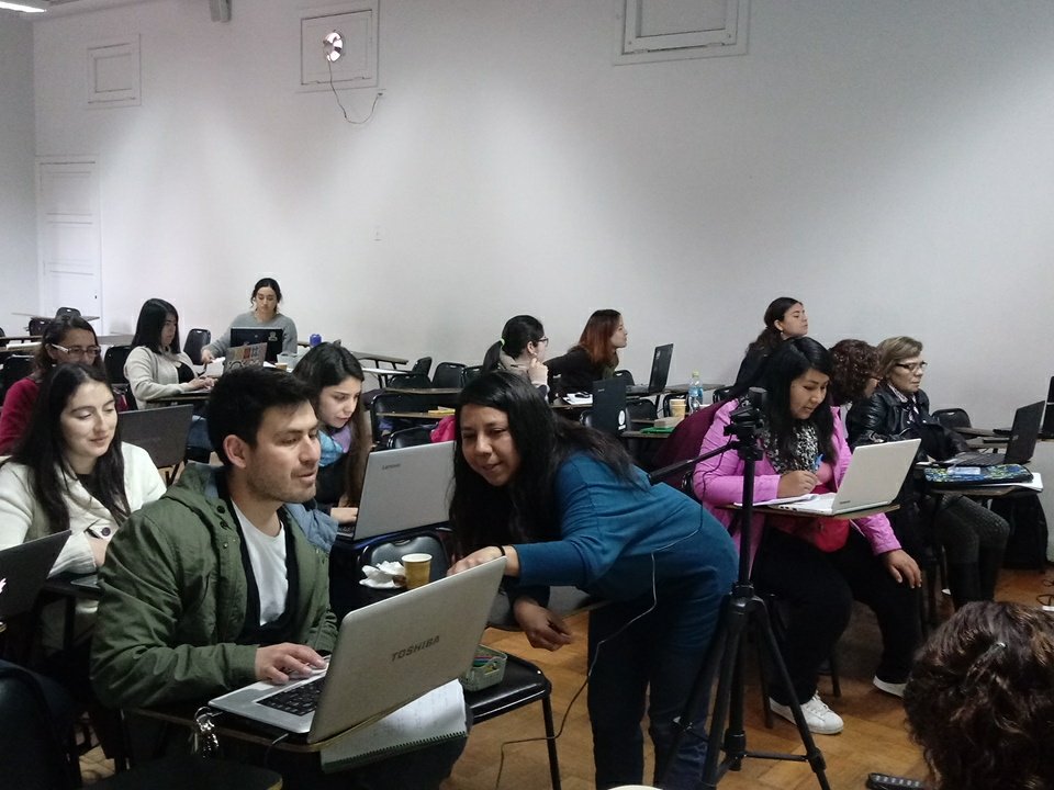 josecatalanc's tweet photo. Todos practicando con la ponencia "Software para accesibilidad" 💻 #inclusionuchile https://t.co/qiePoF1fkX