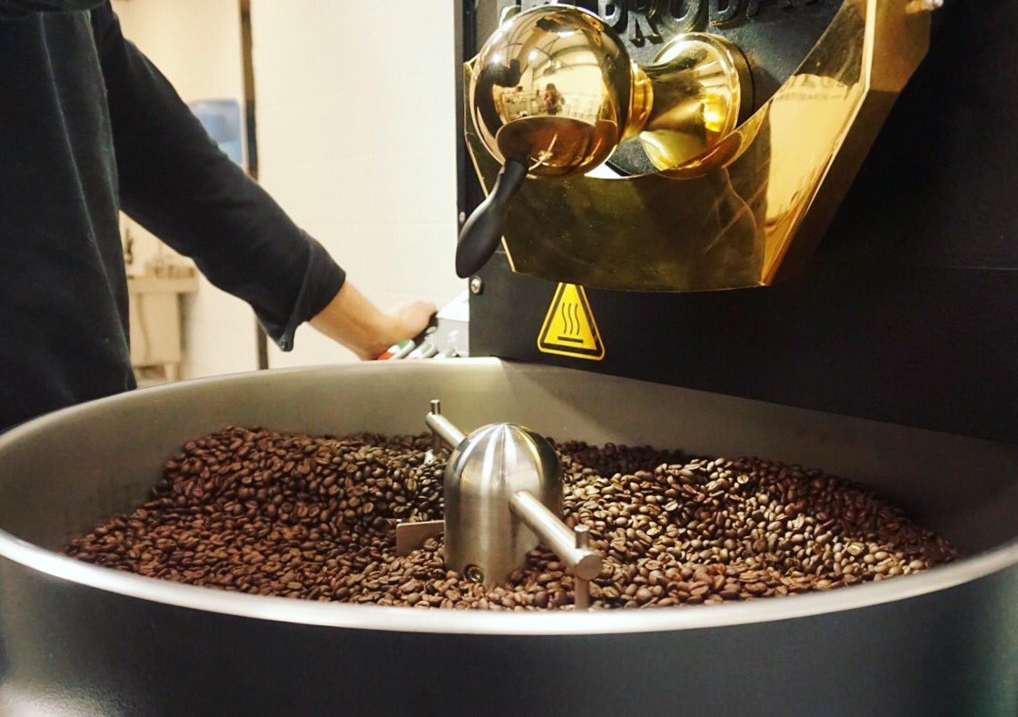 BuxtonCoffee's tweet photo. When you love your job, there’s no need for a Saturday off! 😁❤️☕️👊
.
#ilovemyjob #enjoyworking #buxton #peakdistrict #derbyshire #madeinderbyshire #buxtonroastery #coffeeroaster #coffeeholic #specialtycoffee #buxtonroastery #coffeeroasting #coffeegeek #probat #smallbizsatuk https://t.co/HlWZz2iZO6
