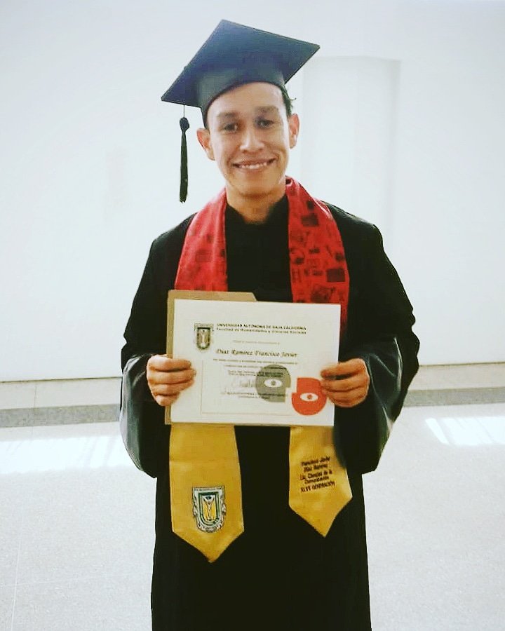 francohistorias's tweet photo. Ahora sí, call me Licenciado Díaz.

#GradBoy 🎓#FelizDeLaVida🎓 #UABC🎓 #Comunicólogo 🎓 https://t.co/3PSJ3UA4Vc