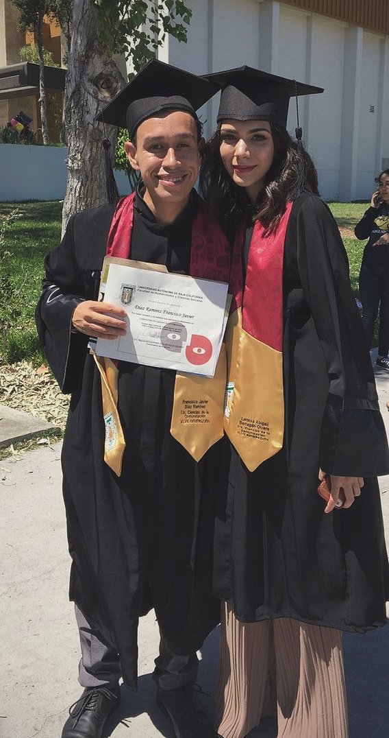 francohistorias's tweet photo. Ahora sí, call me Licenciado Díaz.

#GradBoy 🎓#FelizDeLaVida🎓 #UABC🎓 #Comunicólogo 🎓 https://t.co/3PSJ3UA4Vc