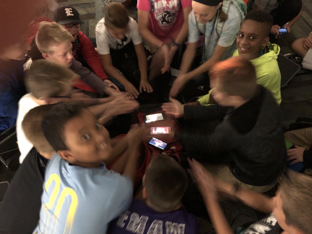 rpemshuskies's tweet image. When it’s rainy, what better way to warm up than with the campfire app! #fridayyay #teamspirit #sixthgrade #latertweet