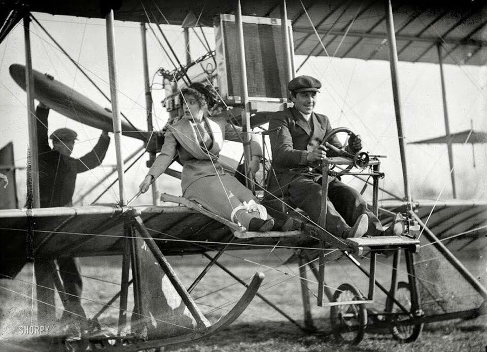 YNHallak's tweet image. 👍✈️Senorita Lenore Riviero with Antony Jannus in #RexSmith #aeroplane 💙🌸🇺🇸🇱🇧🇲🇽  #SaturdayMorning