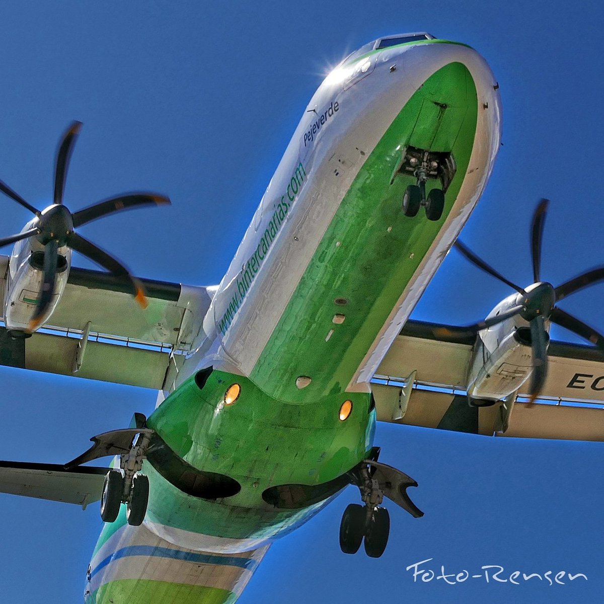 FotoRensen's tweet photo. Flughafen Arrecife #lanzarote #aeropuertoarrecife #fotograf #actionfoto #urlaub #reisen #fotokurse #propellermaschine #leben #liebe #himmel #fluggesellschaft #kanaren #españa #photographer #lifestyle #travel #holidays #pictures #photos #airport #spain #canaryislands #love #life https://t.co/br1i5LKvkx