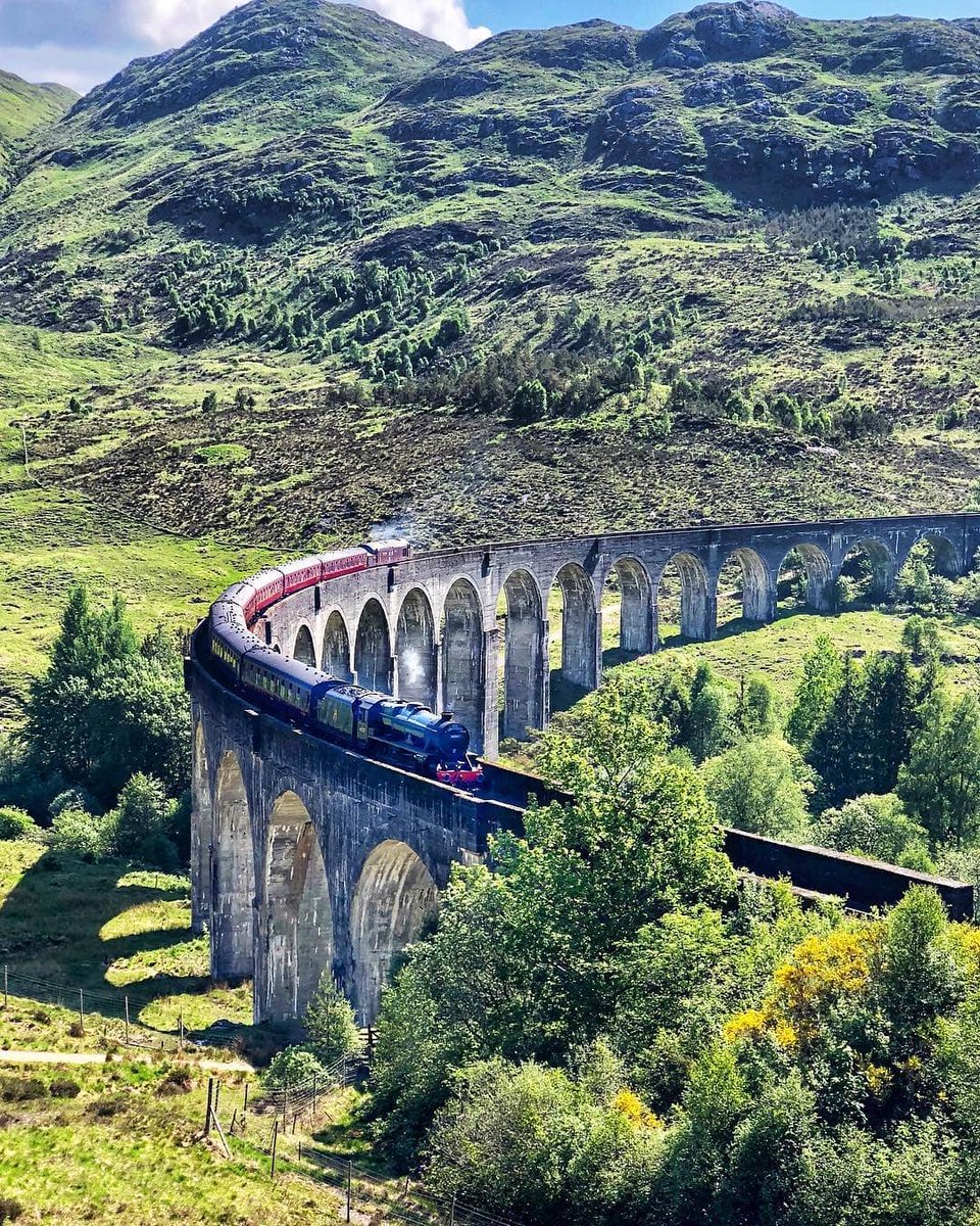 VisitScotland's tweet image. After leaving Platform 9 ¾ at 11am, the Hogwarts Express is making its way to #Hogwarts for the 1st day of term.⚡ Didn't receive your acceptance letter? Never fear! #Muggles can still jump aboard the train at Fort William &amp;amp; see the magic for themselves 📷 IG/@_ruju30_ #Scotland
