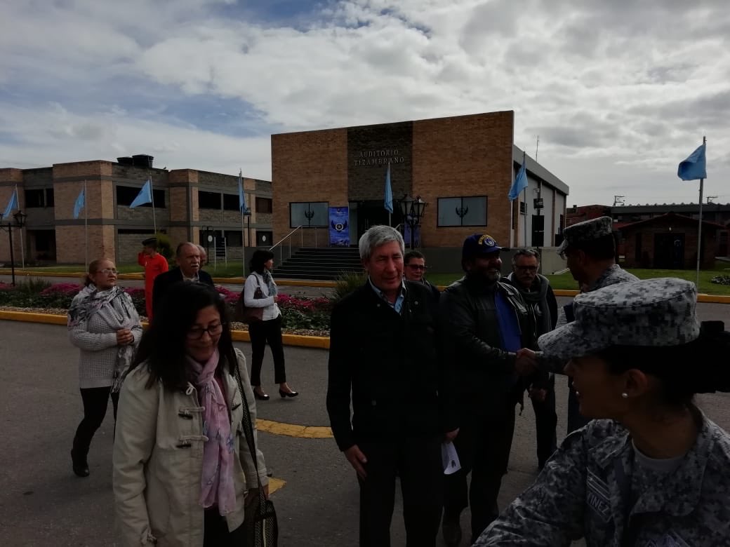 FuerzaAereaCol's tweet photo. De regreso a su Alma Mater, lo integrantes de #ASURFAC visitan las instalaciones de #ESUFA, los señores Suboficiales en uso de buen retiro regresan a su Escuela. https://t.co/G5r9sMSWyj