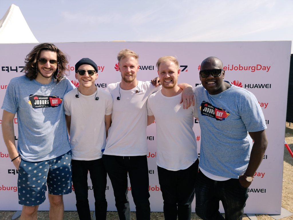 Our last band pic with our faves <a href="/gregandlucky/">Greg&Lucky</a> 😭  #huaweiP20 #huaweijoburgday #twilight